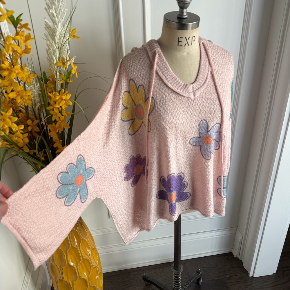 POL NWOT Colorful daisies knit hooded V neck pullover